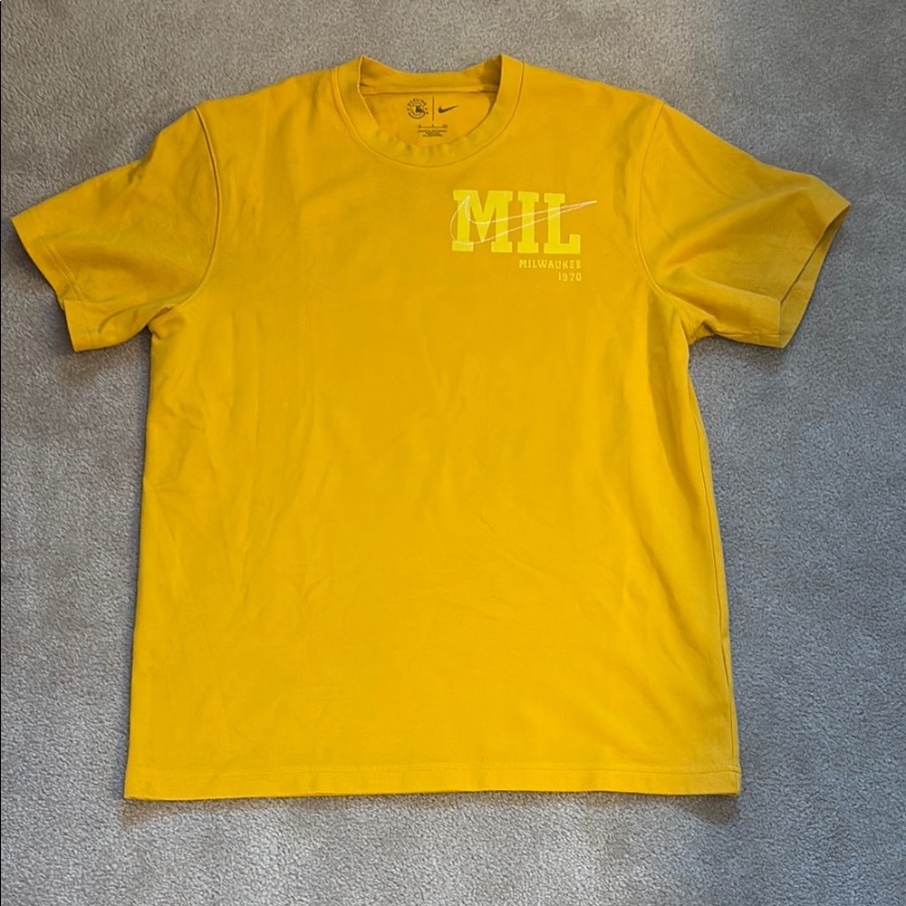 Nike Men's Yellow Graphic T-Shirt